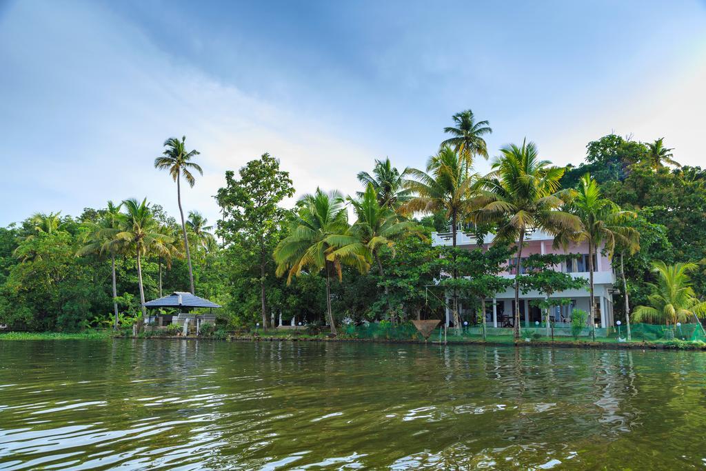 Orchid Lake View Homestay Alappuzha Eksteriør billede